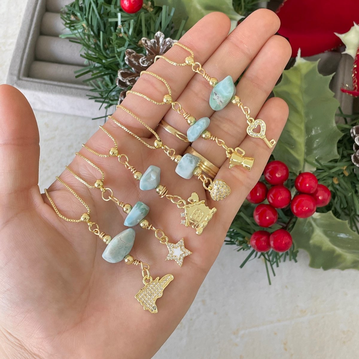 Cadenas con larimar y dije 